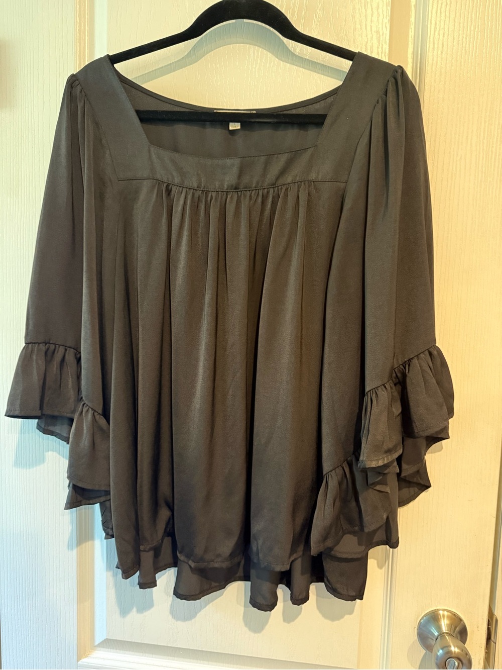 eesome Black Square-Neck Ruffle Sleeve Blouse